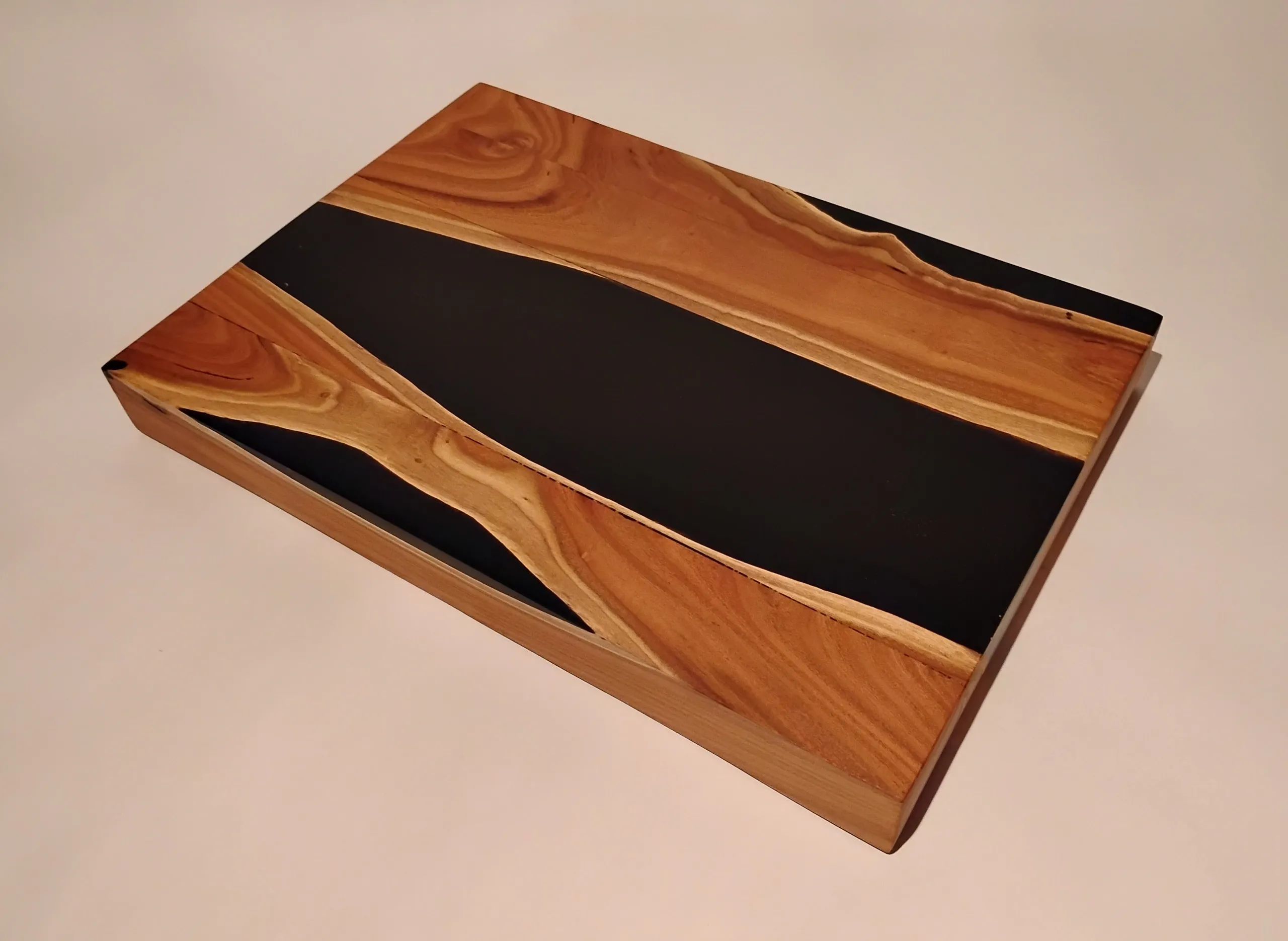 Live.CuttingBoard.Black1